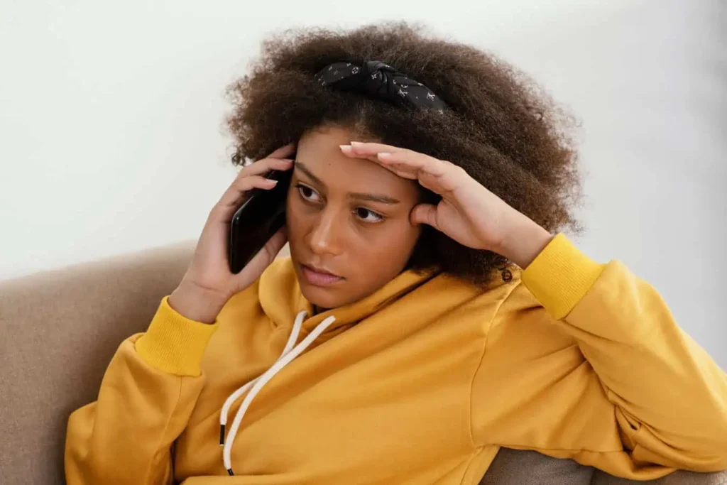 medium-shot-girl-talking-phone